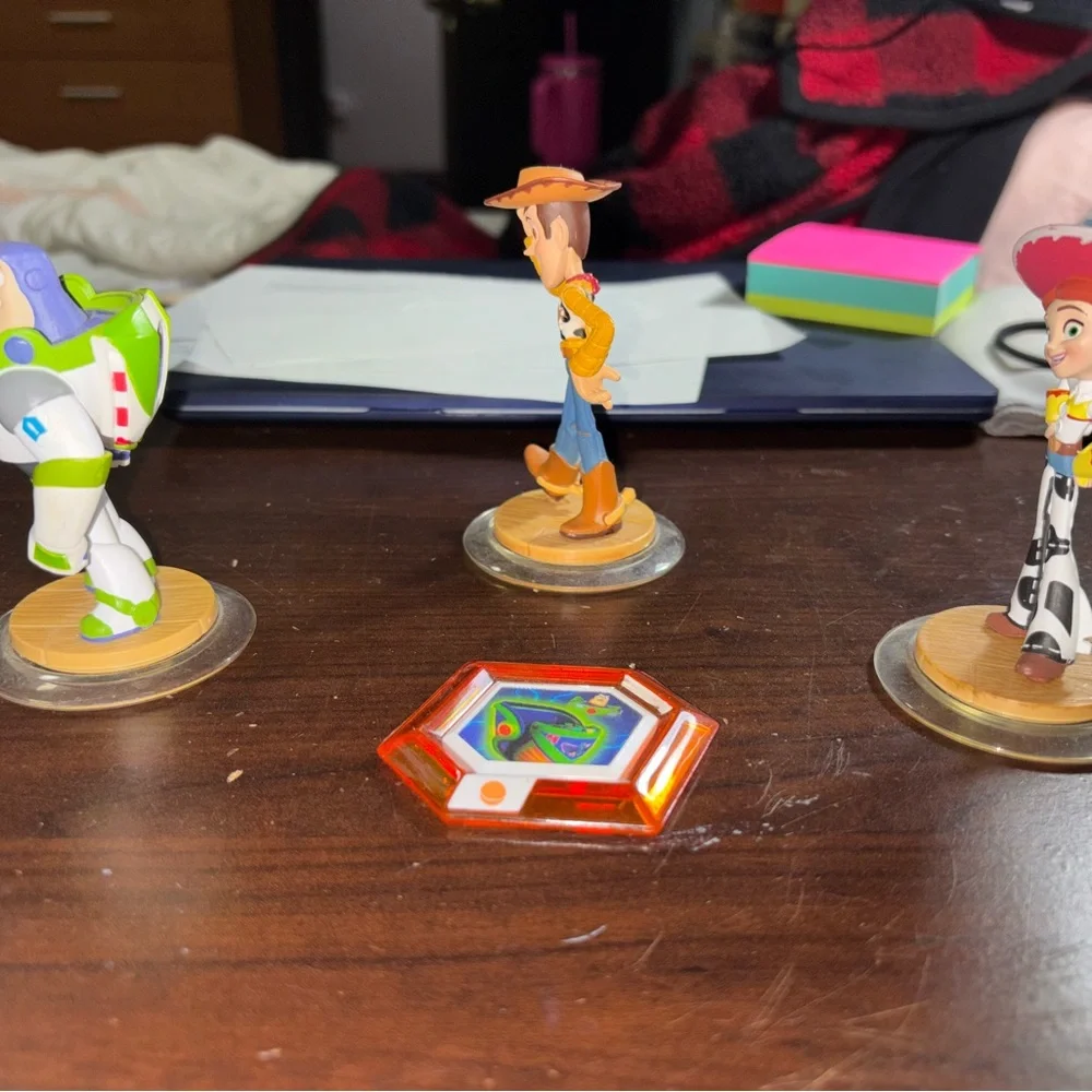 Disney Green and Blue Action Figures Playset - Picture 4 of 9